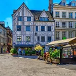 Nahiba Votre F2 Avec Vue Sur Vieux-marche Apartman Rouen