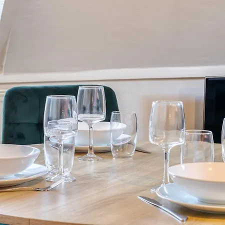 Nahiba Votre F2 Avec Vue Sur Vieux-marche